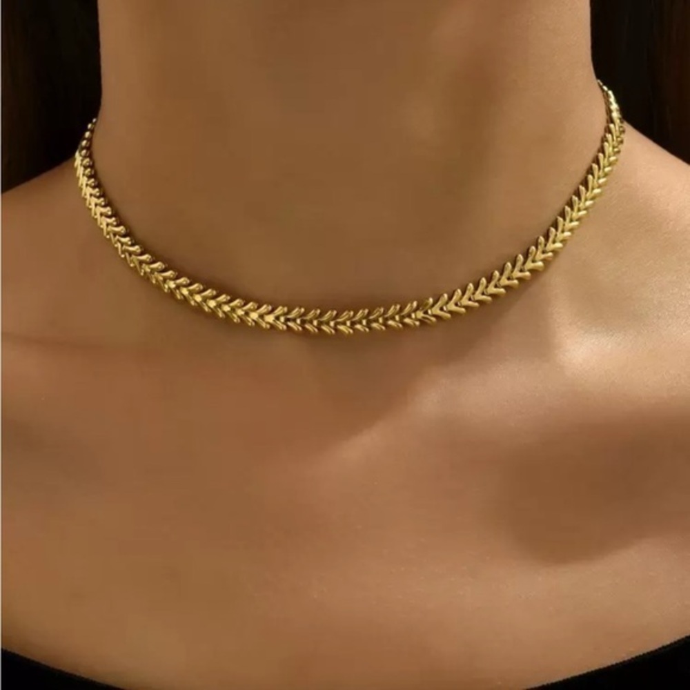 18k Gold Plated Leaf Arrow Necklace